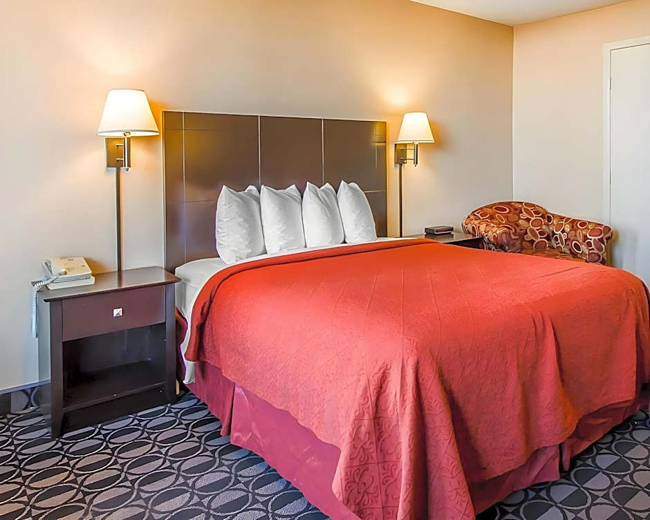 Quality Inn Ada near University