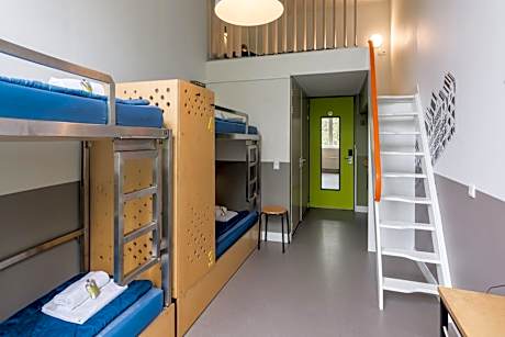 Quadruple Family Room with Private Bathroom