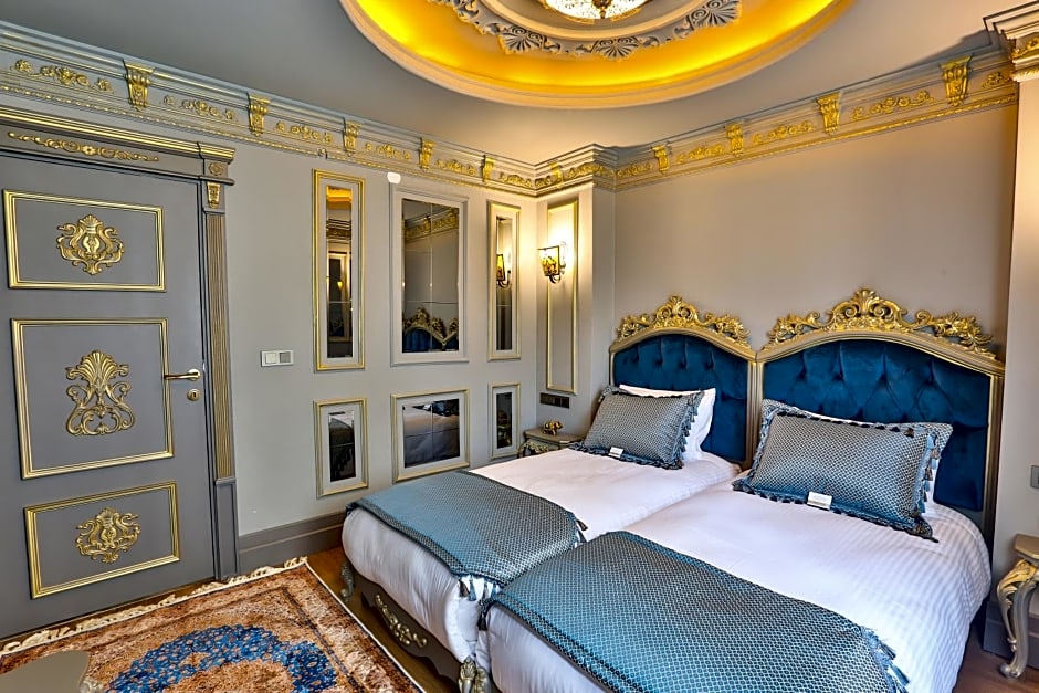REAL KiNG SUiTE HOTEL