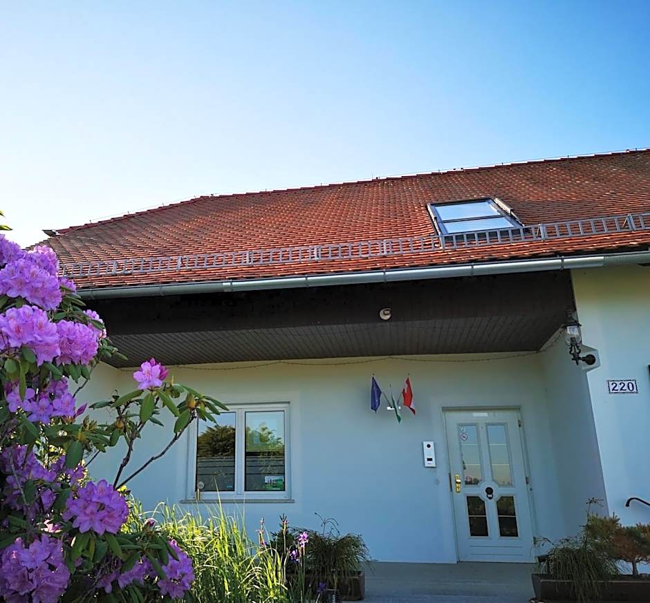 Aparthotel "Goldener Hahn Apartments"