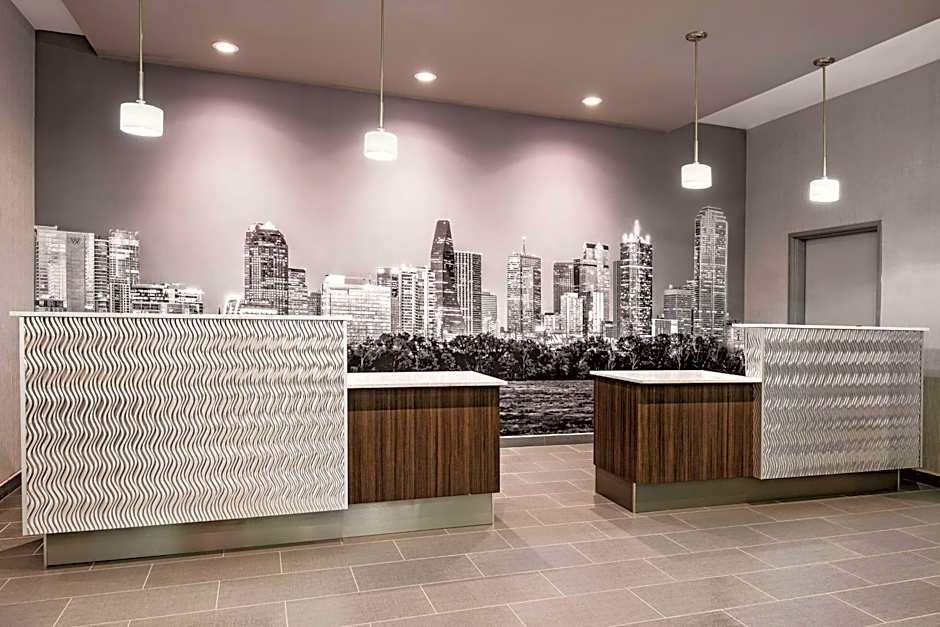 La Quinta Inn & Suites by Wyndham Dallas Grand Prairie North