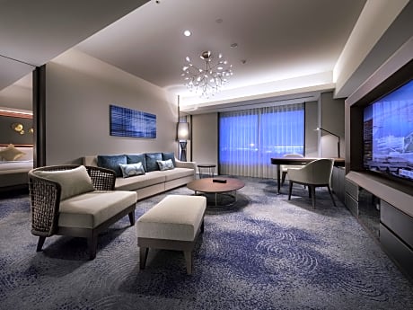 Premier River View Suite - Non-Smoking