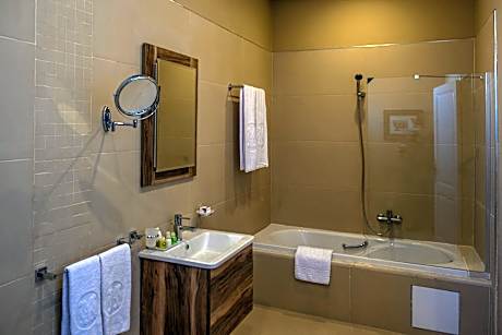 Junior Suite (2 Adults)