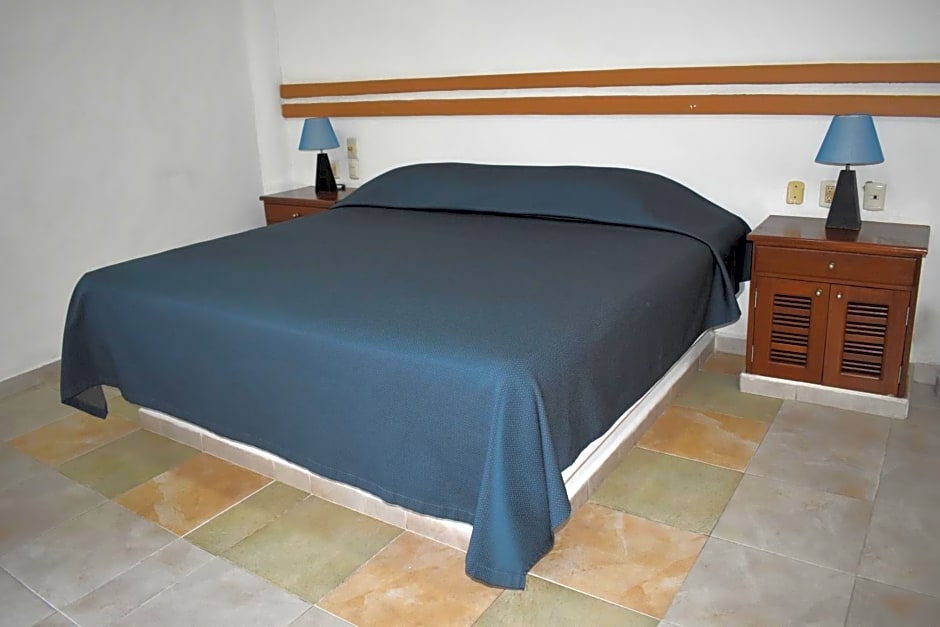 Hotel Plaza Almendros