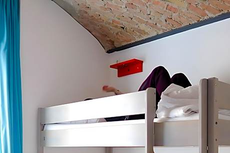 8 Bed Dormitory Room - Shared Bathroom