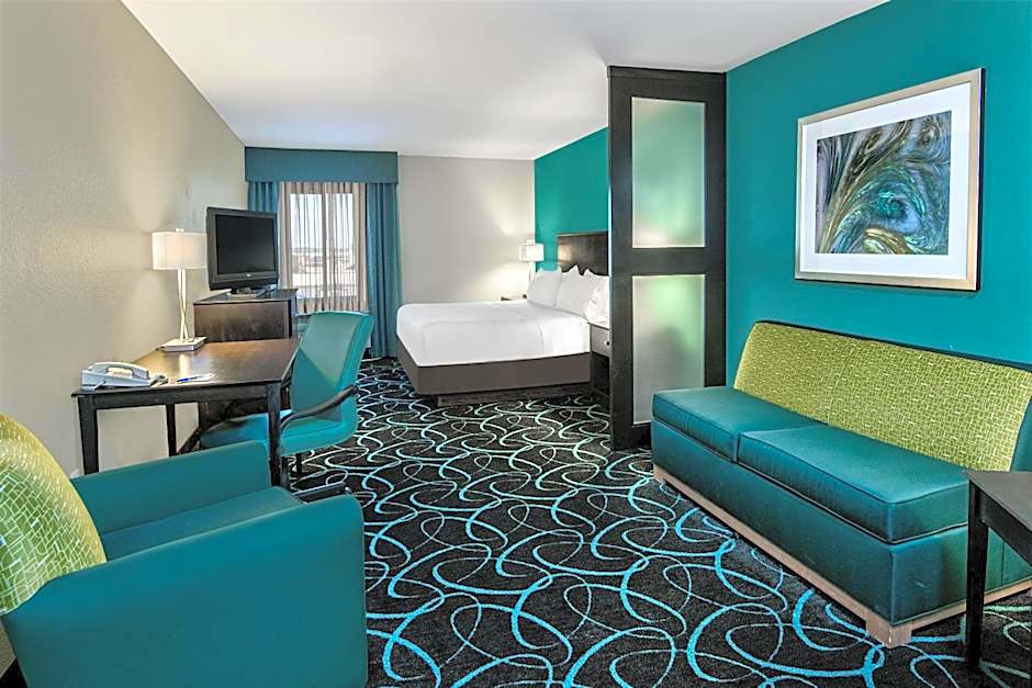 Photo 1 of 2 of 1 King Bed Suite, Mobility Accessible, Bathtub