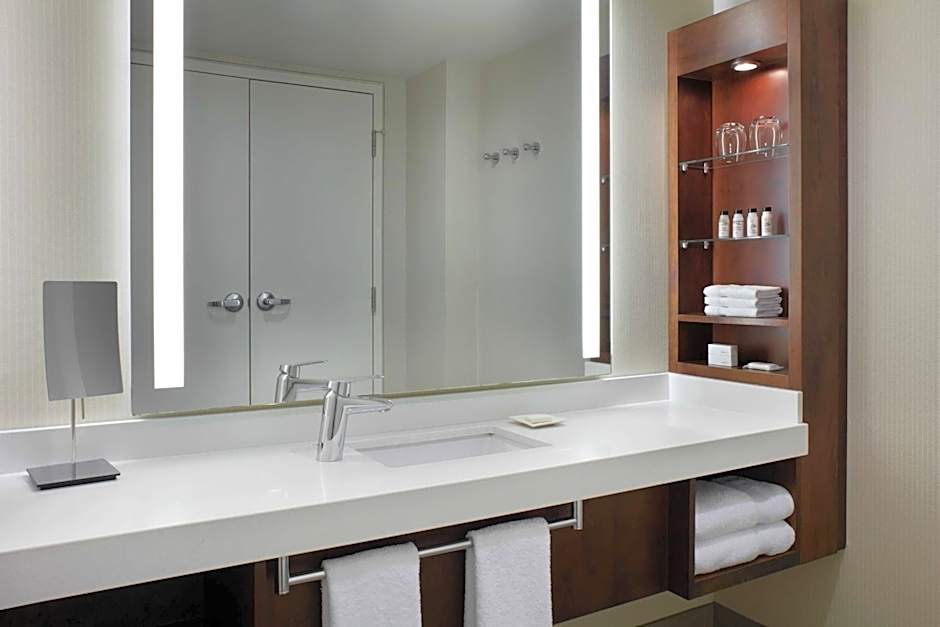 Delta Hotels by Marriott Ottawa City Centre