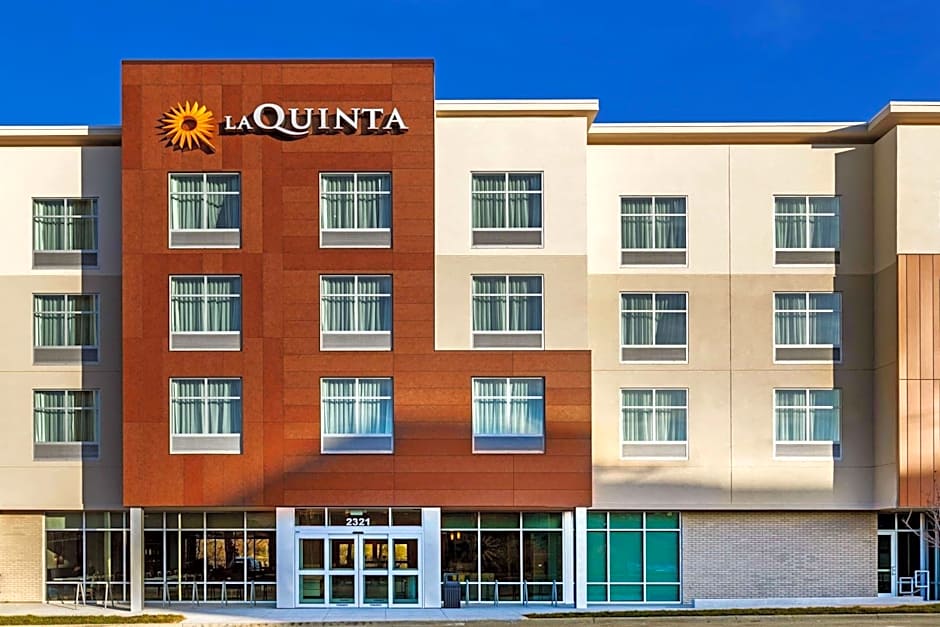La Quinta Inn & Suites by Wyndham Kansas City Beacon Hill