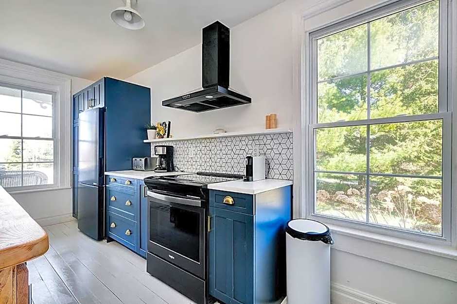 The Gem - Beautiful farmhouse with hot tub