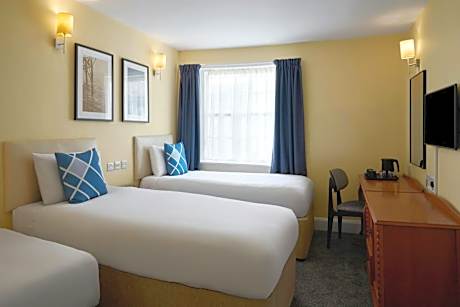 Standard Triple Room with Three Twin Beds