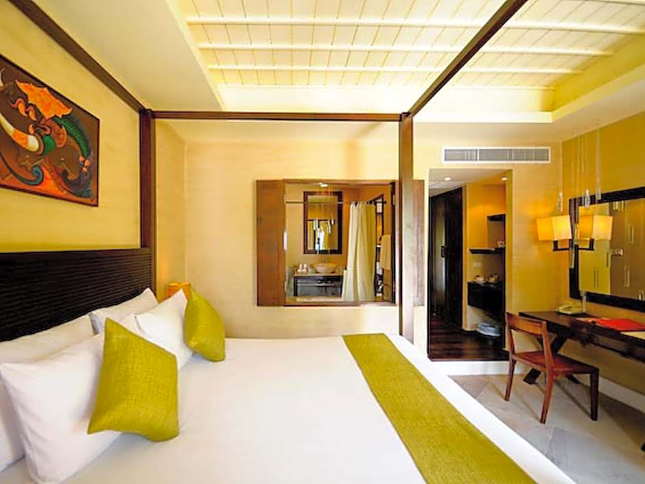 Iyara Beach Hotel and Plaza