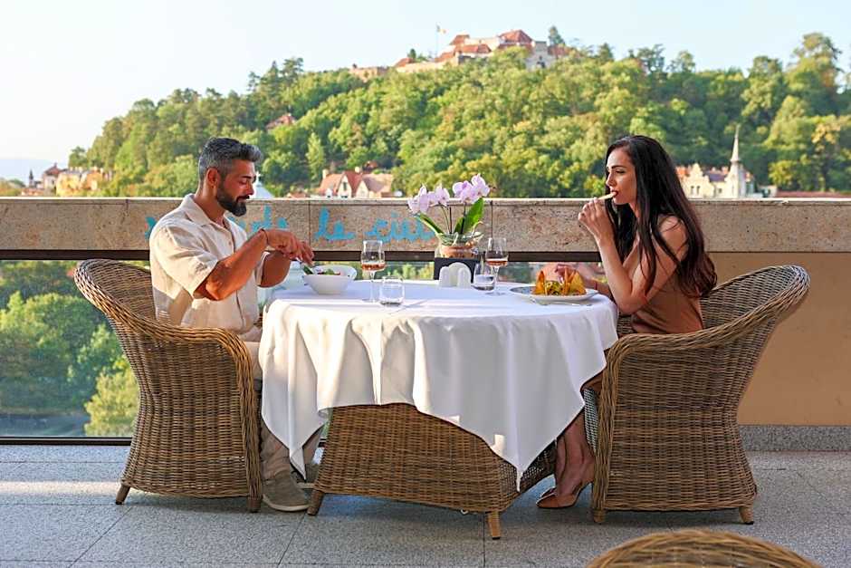 Hotel Aro Palace