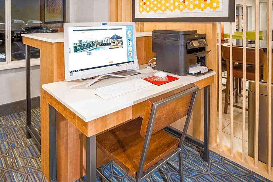 Holiday Inn Express Chicago Northwest-Vernon Hills By IHG