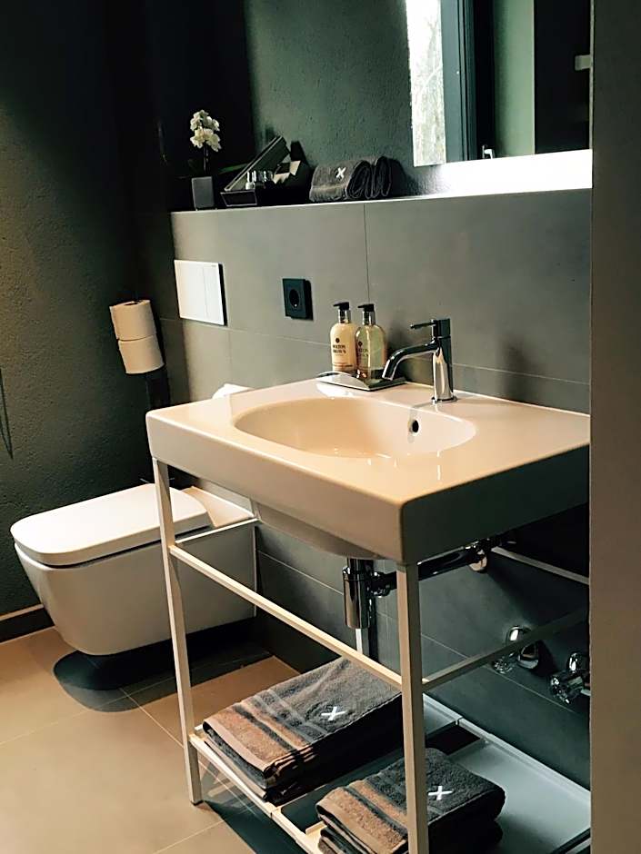 Airfield Living - Airport