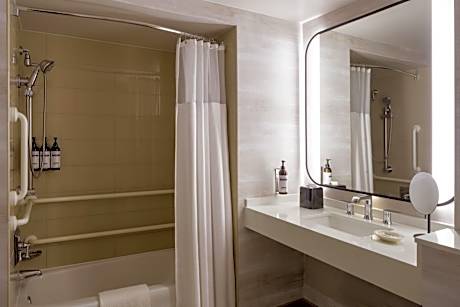 Double Room with Two Double Beds and Accessible Tub - Disability Access