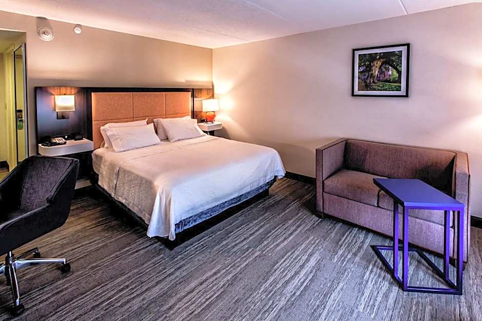 Hampton Inn By Hilton & Suites Staten Island