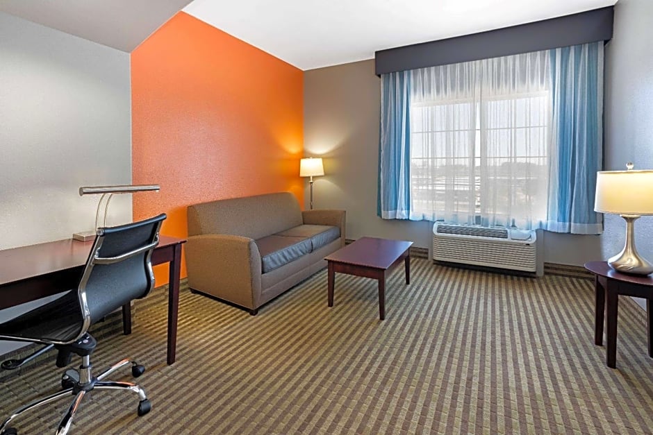 La Quinta Inn & Suites by Wyndham Bush Intercontinental Airport East