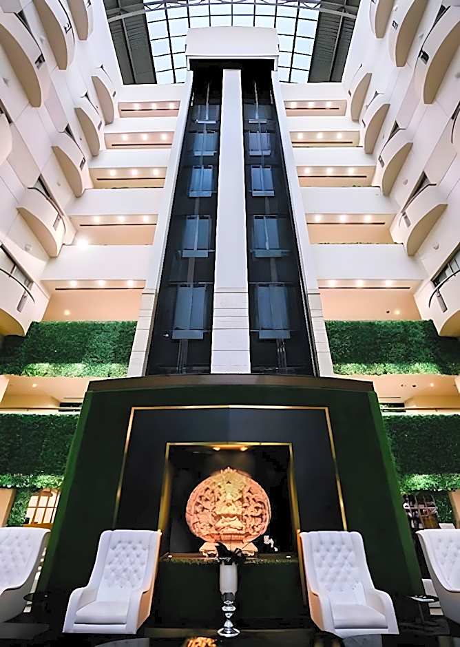 Surabaya Suites Hotel Powered by Archipelago