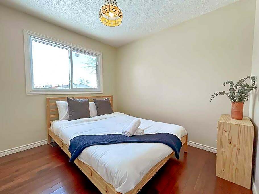 Spacious 5BR home. Close to everything!