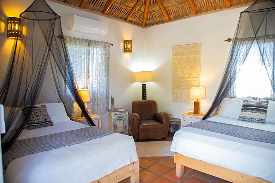 Pure Baja Private Suites-Upscale Property with Infinity Pool and Lush Gardens