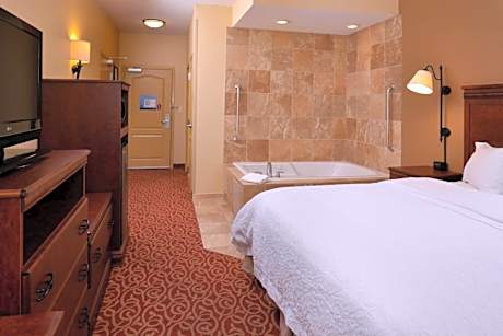 King Studio with Spa Bath - Non-Smoking