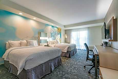 Studio with Two Queen Beds, Bathtub and Sofa Bed - Mobility Access