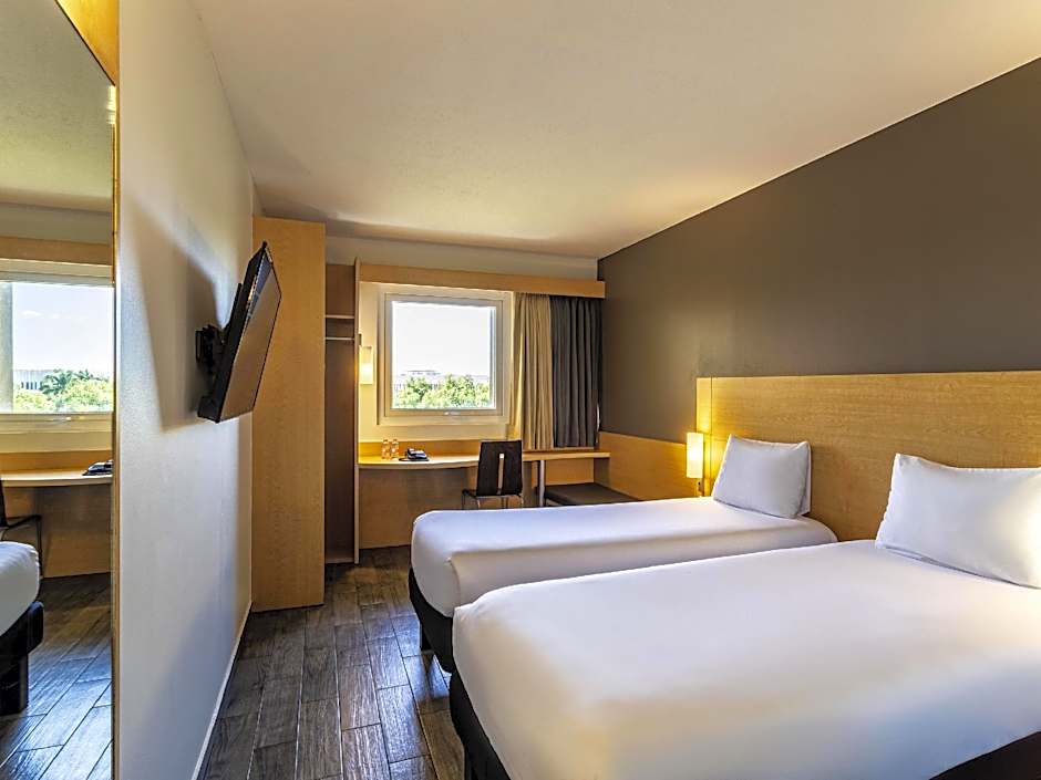 Foto 1 dari 5 — Standard 2 Twin Beds