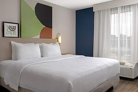 One-Bedroom King Suite