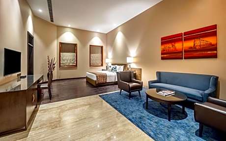 Premier Club Suite - 10% off on Laundry and Travel desk