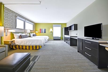 2 Queen Accessible Bathtub Studio Nonsmoking