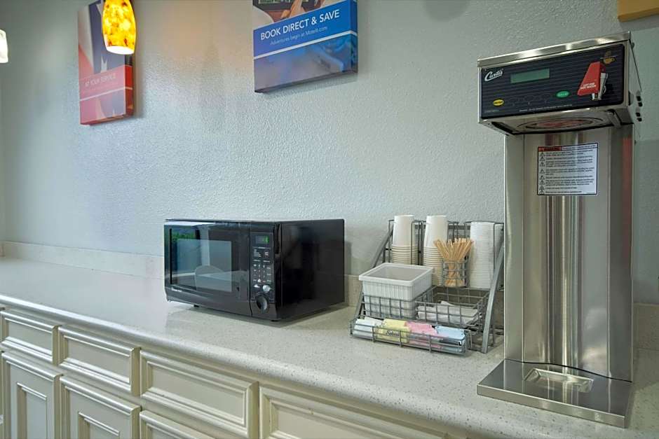 Motel 6 Houston, TX - I-10 West