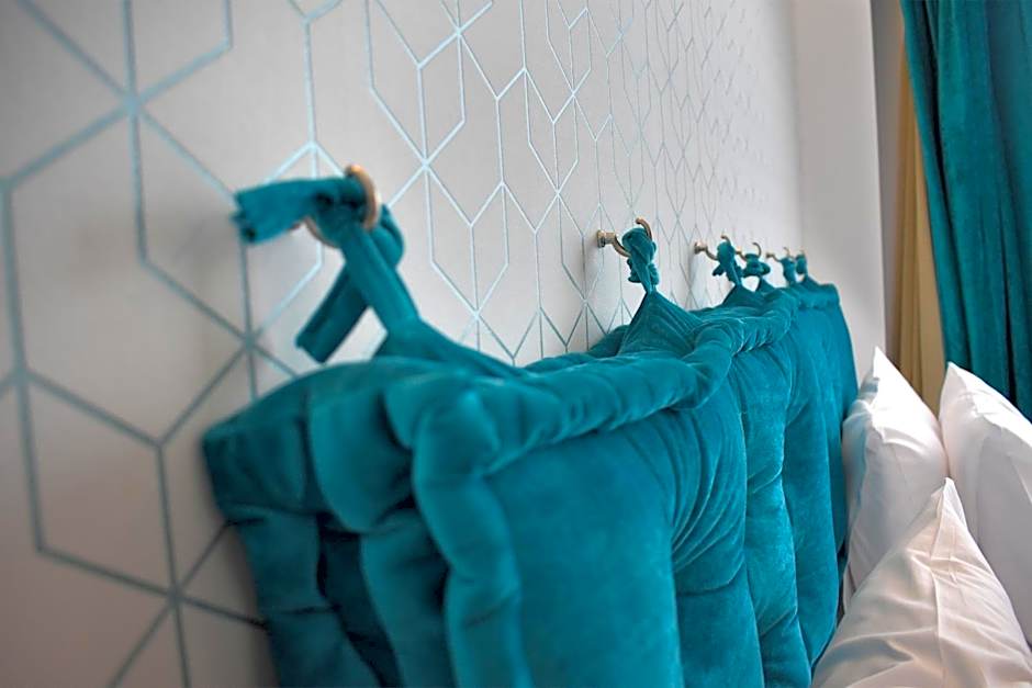 ATHENIAN MONTAZA HOTEL