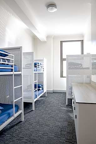 Bed in 6-Bed Female Dormitory Room with Shared Bathroom (age limit 18 - 40 years old only)