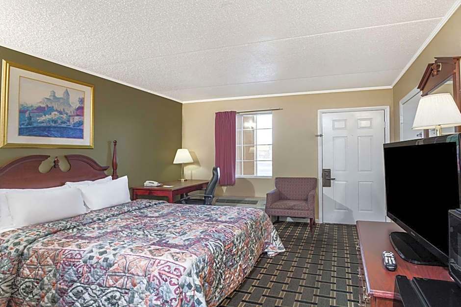 Days Inn by Wyndham Lenoir City