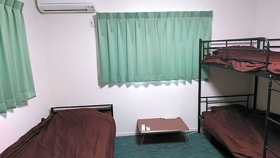 Foto 1 von 2 von Triple Room - Non-Smoking