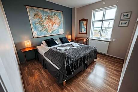 Three-Bedroom Apartment with Lake View