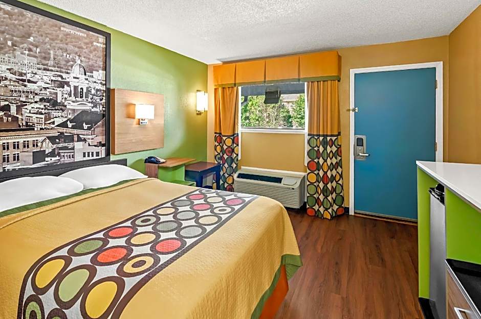 Super 8 by Wyndham Cincinnati/Springdale OH