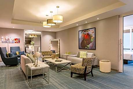 Ultra Savvy, Suite, 1 King, Balcony, Whirlpool