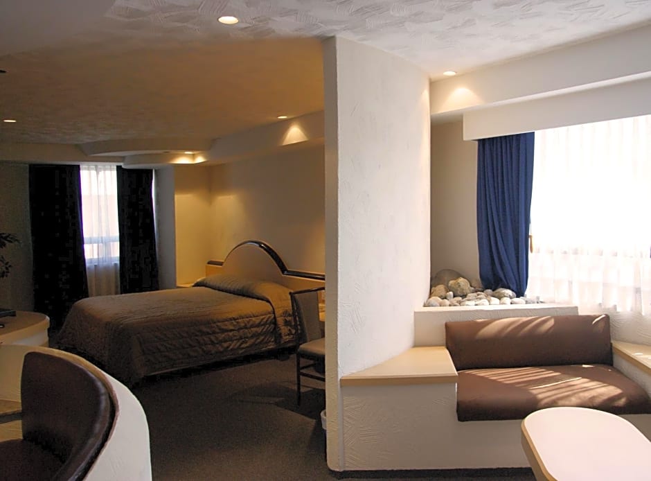Porto Novo Hotel & Suites