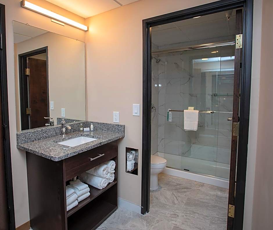 Ariel Broadway Hotel