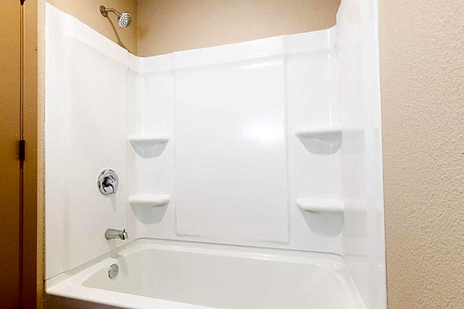 Super 8 by Wyndham Fallon