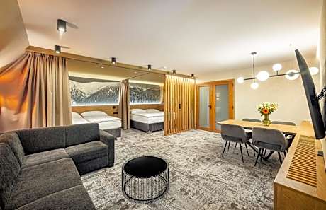 Deluxe Family Studio