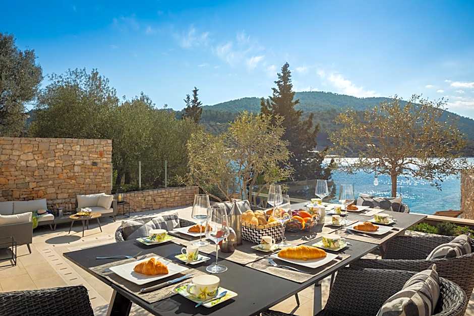 Beachfront Villa Grain of Salt with Pool