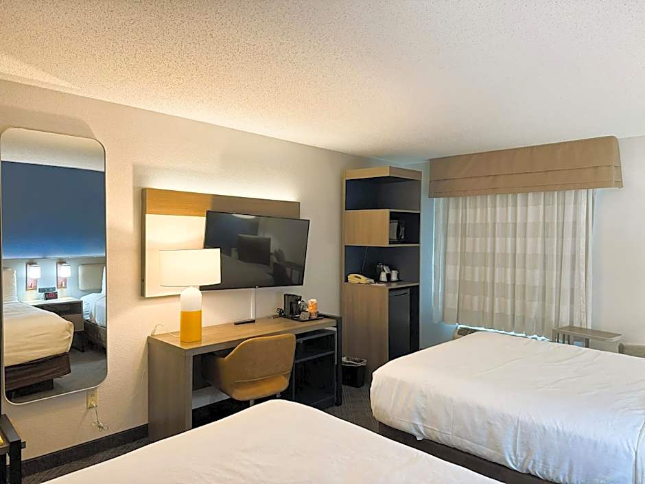 Comfort Inn & Suites Sheboygan I-43