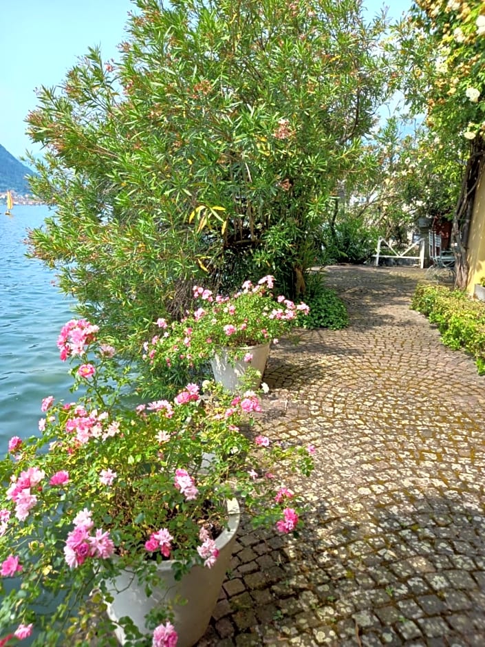L'Oleandro sul Lago d'Iseo B&B