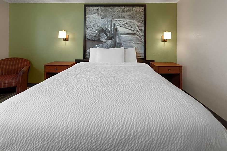 Super 8 by Wyndham Winona MN