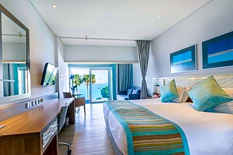 Superior Room with Balcony and Sea View