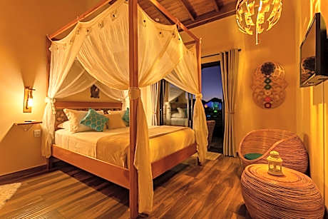 Queen Suite with Spa Bath