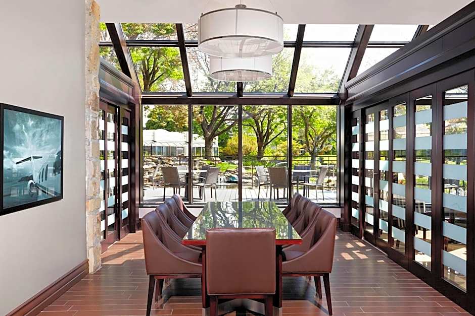 Sheraton Montreal Airport Hotel