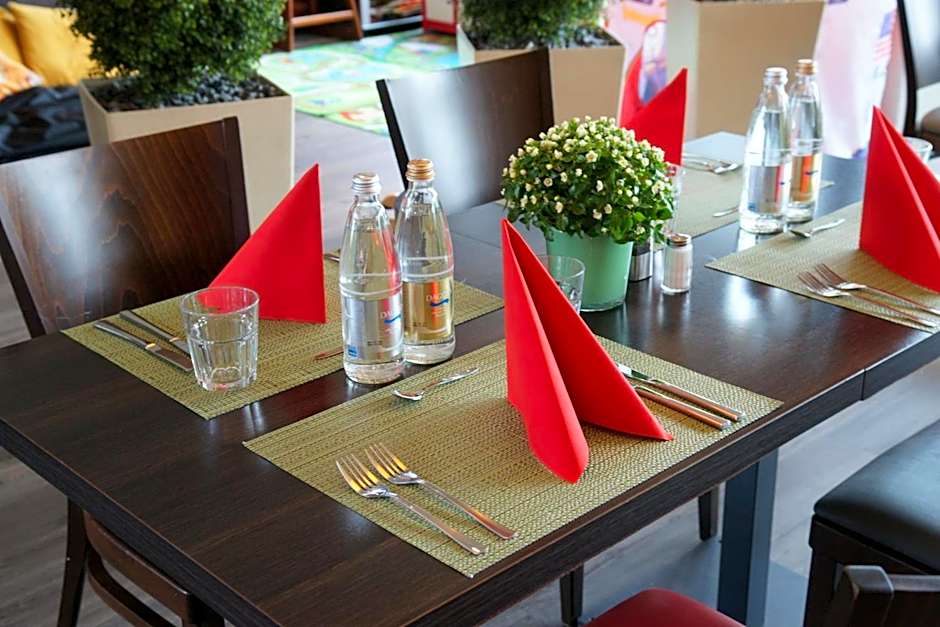 Holiday Inn Express Zürich Airport By IHG